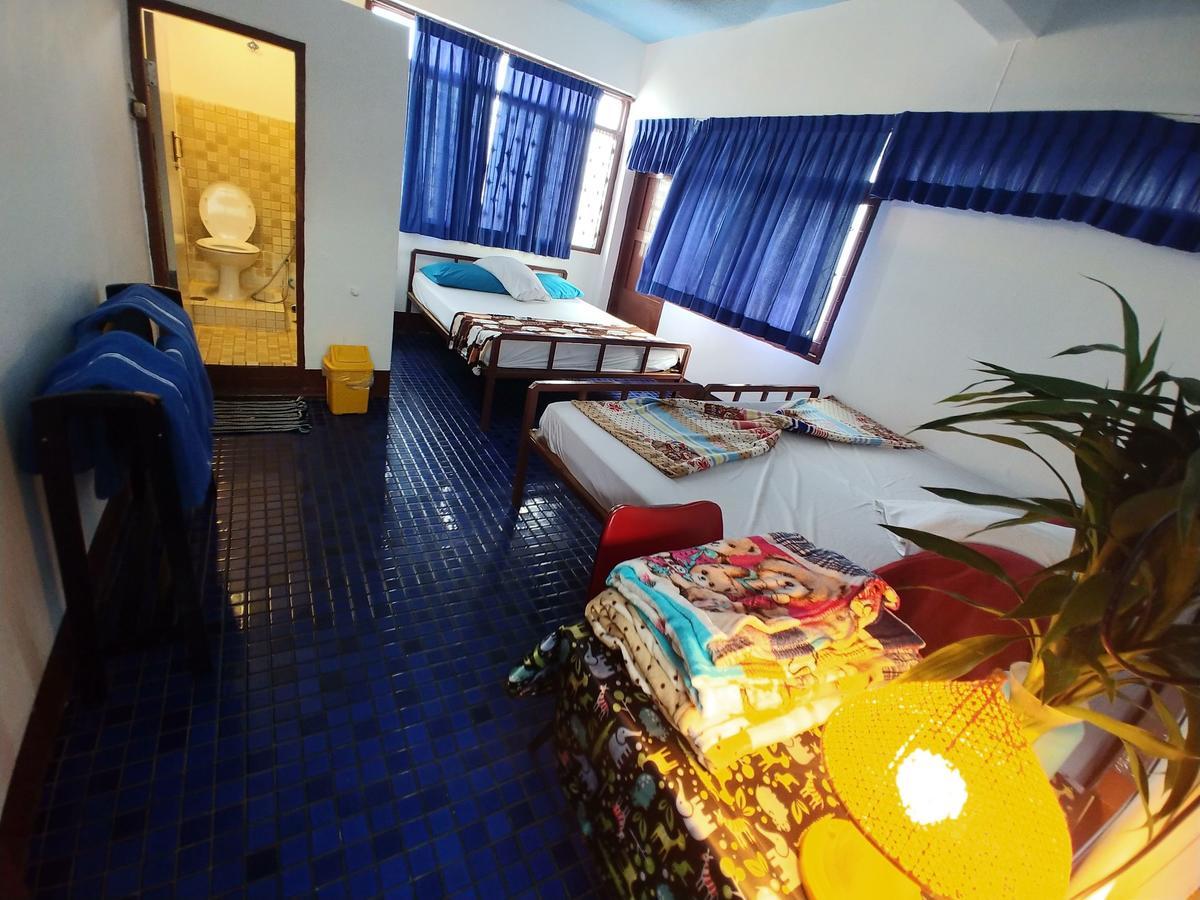Prasuri Guest House Bangkok Exterior photo